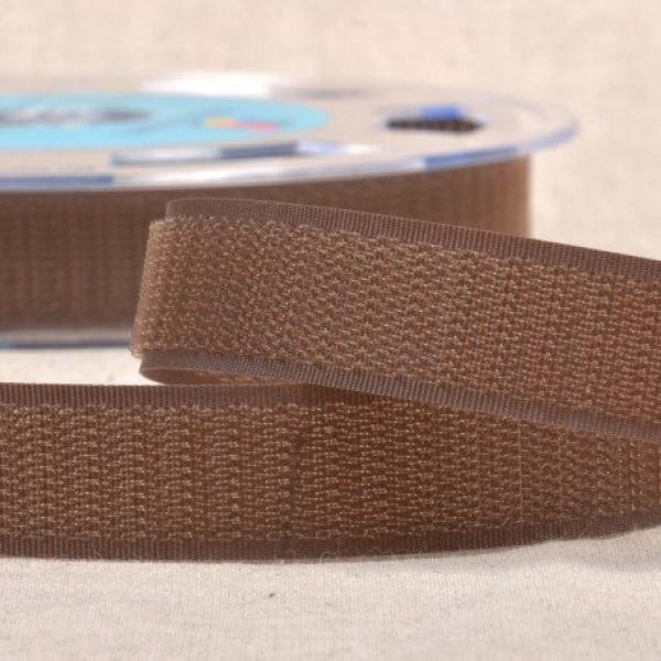 Klettband 20 mm in Braun, Hakenseite und Flauschseite auf der Rolle